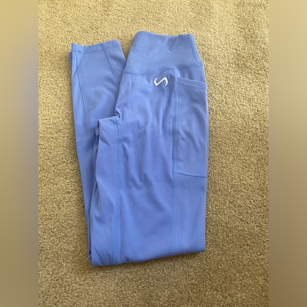 TLF Apparel RESET SIDE POCKET LEGGINGS
Size: Small 
Color: Periwinkle